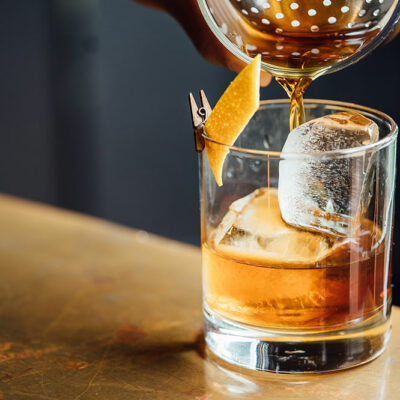 5 Basic Yet Brilliant Cocktails to Mix for Guests
