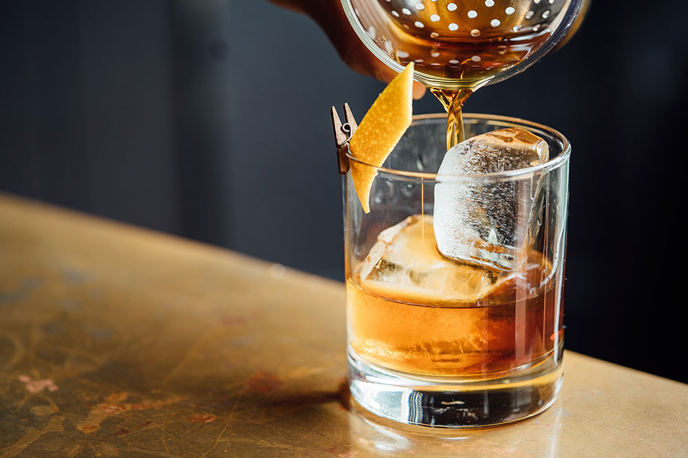 5 Basic Yet Brilliant Cocktails to Mix for Guests